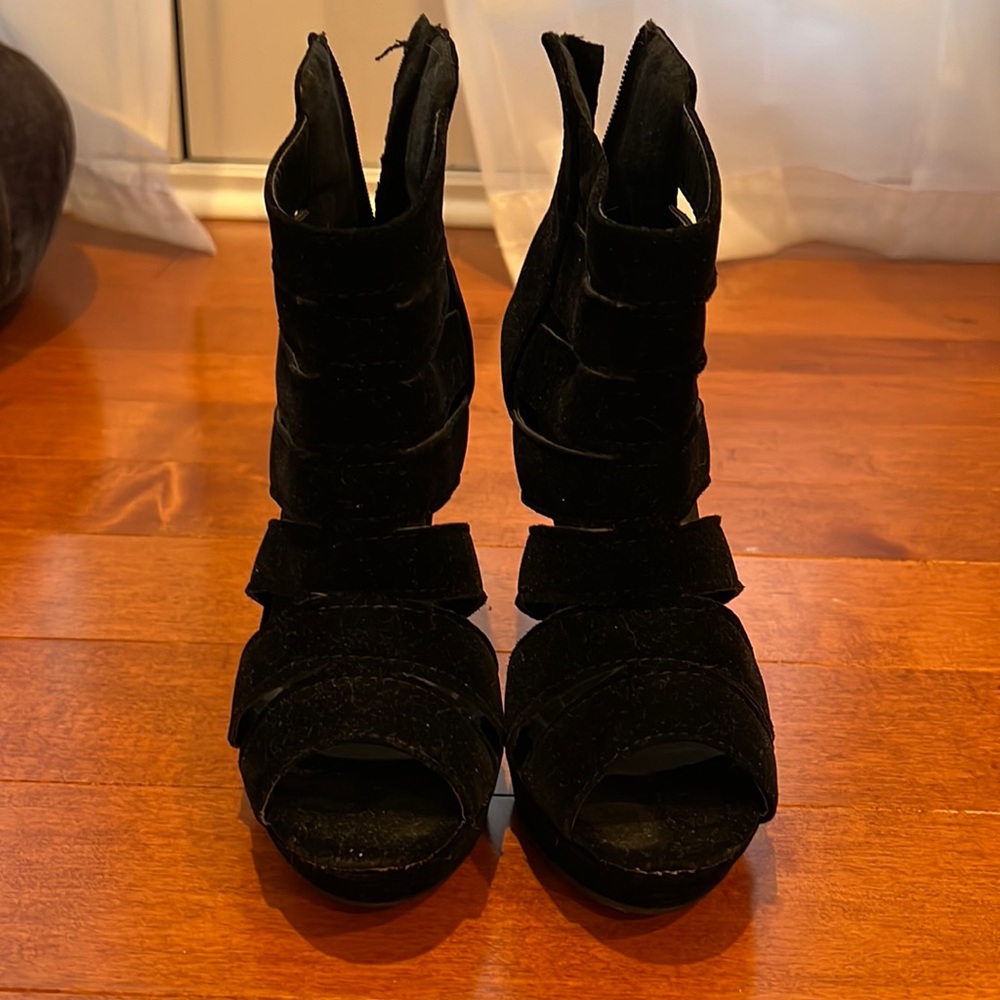 Black Zipper Velvet Heels